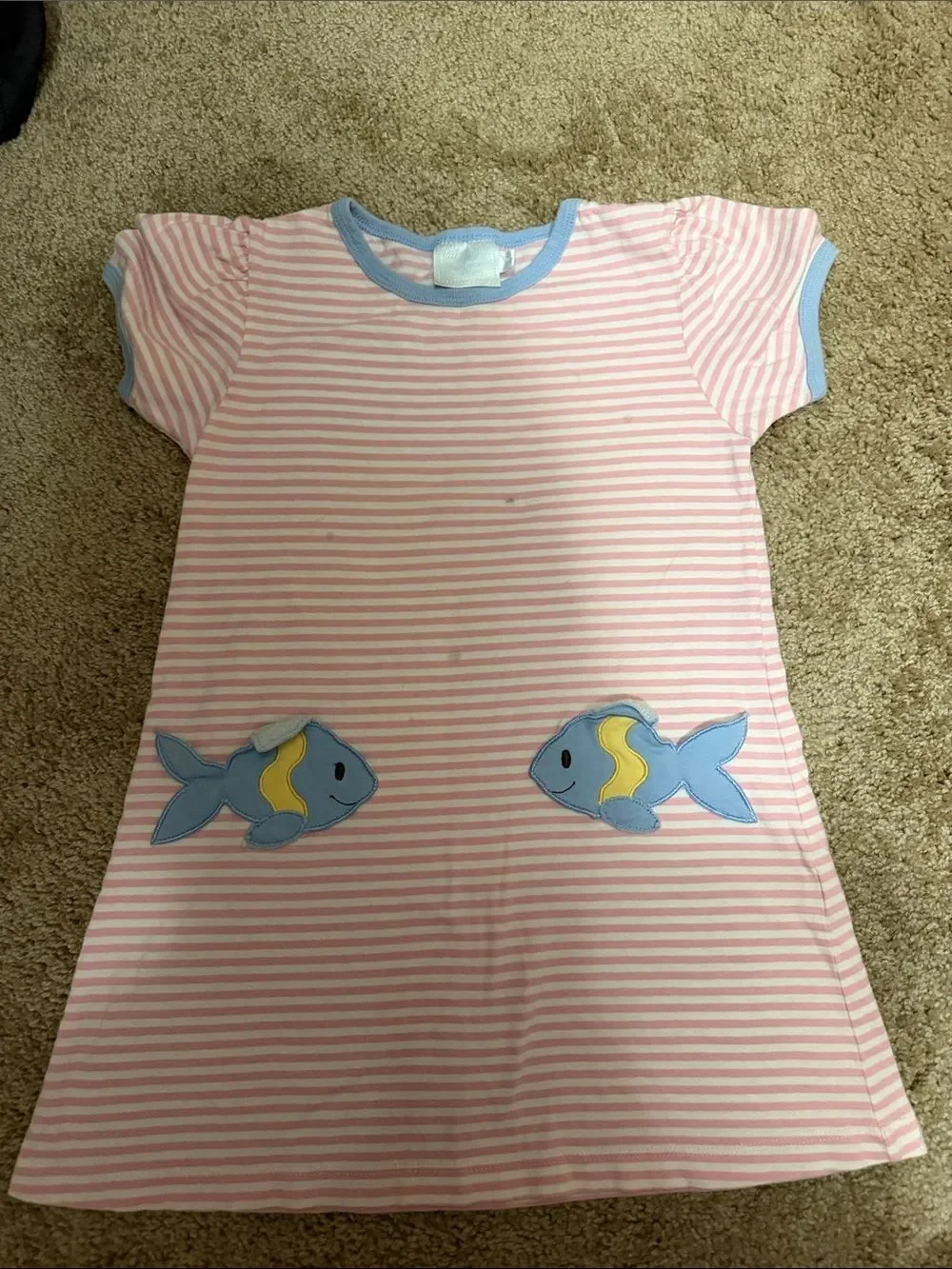 Little English girls play dress fish embellishment